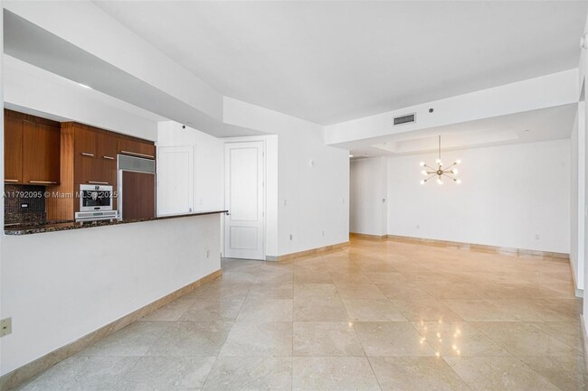 Building Photo - 16001 Collins Ave
