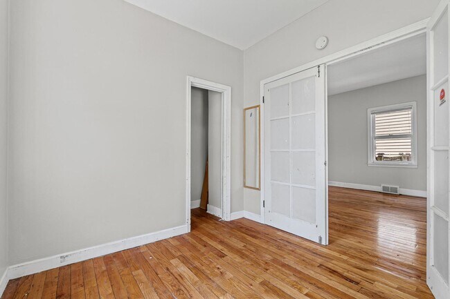 Building Photo - 3 bed/1 bath Northside Home