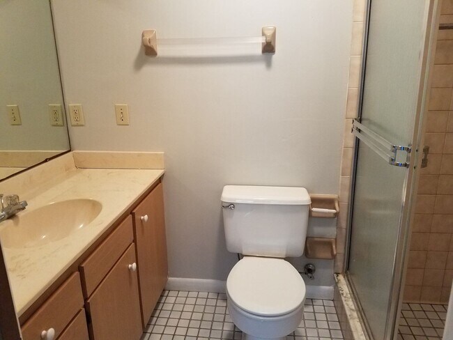 Building Photo - Waterfront 3 bedroom 2 bath in Beautiful B...