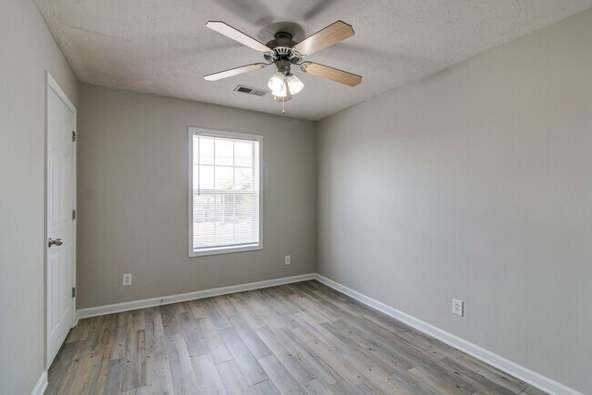 Building Photo - 821 Oak Arbor Ct