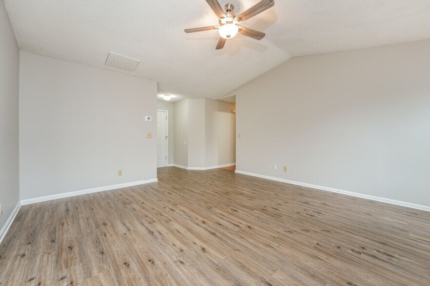 Building Photo - 2399 Morning Dew Pl