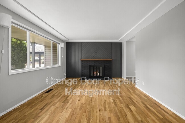 Building Photo - 1611 Wheeler St S