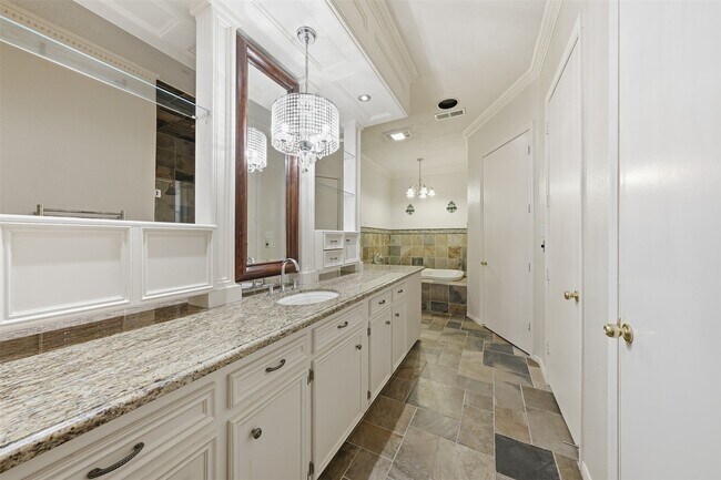 Building Photo - 4063 Breakwood Dr