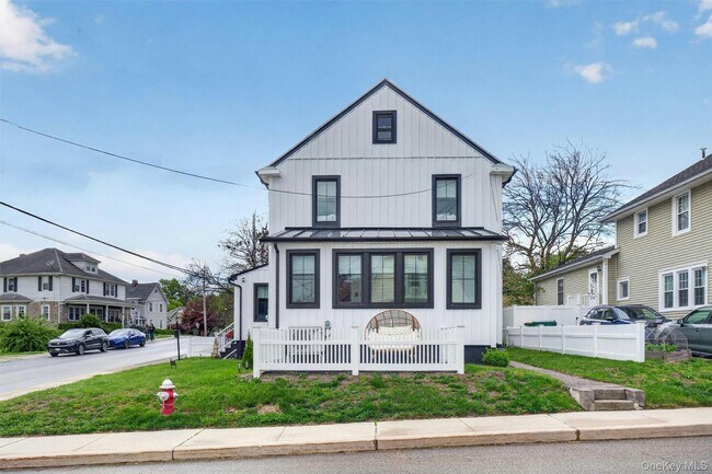 Building Photo - 32 Dutchess Terrace
