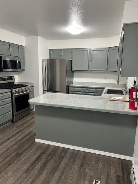 Building Photo - 5865 E Bogard Rd