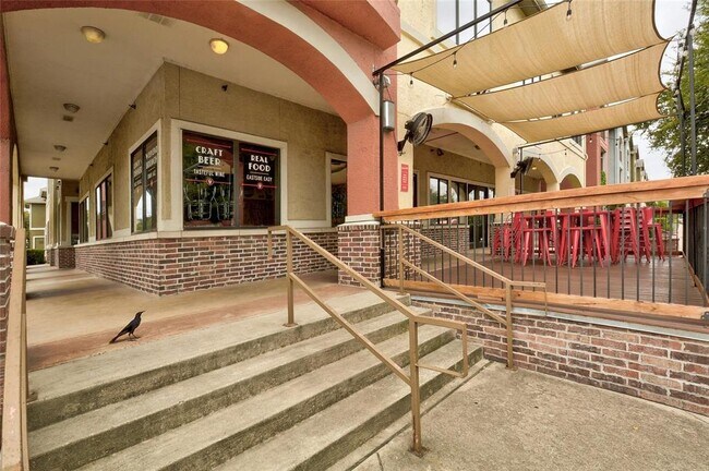 Building Photo - 2235 E 6th St