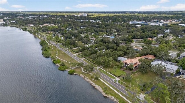 Building Photo - 215 Edgewater Dr