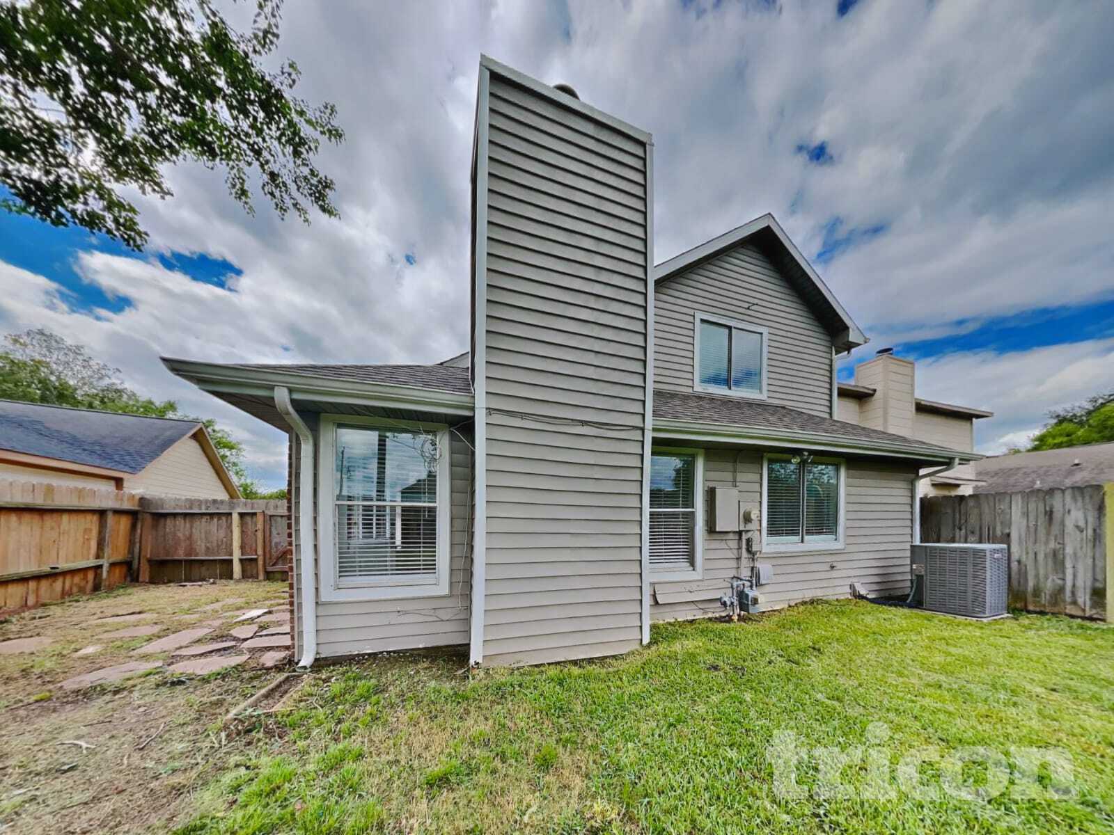 Building Photo - 2013 Greenwood Dr