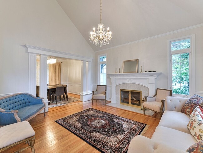 Building Photo - Stunning and Elegant 4+ Bedroom on Park-Like Lot Pine Lake Estates Sammamish