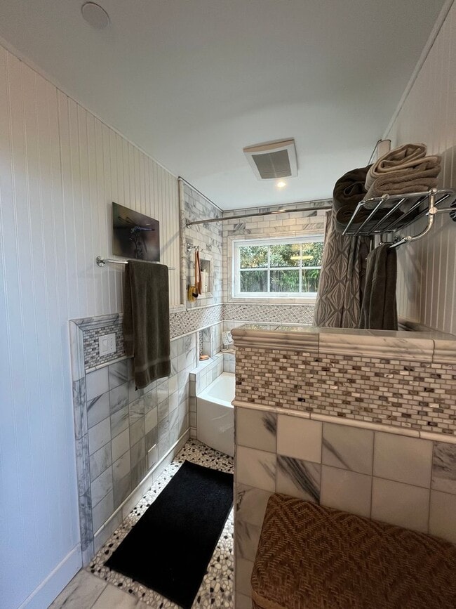 Building Photo - Exceptional Luxury One Bedroom Fully Furnished - Morro Bay w/Views