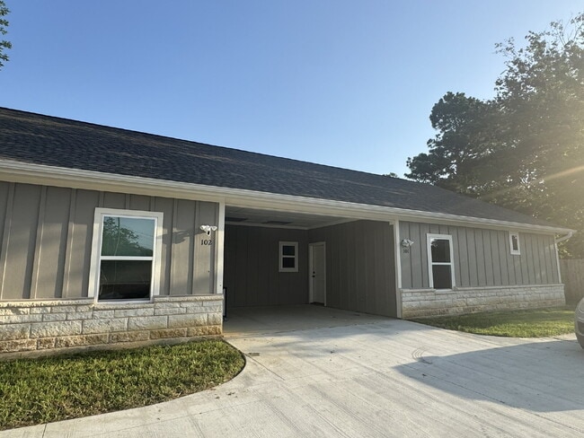 Building Photo - New 4BR/2.5BA Home – Perfect for Roommates, Walk to Campus!