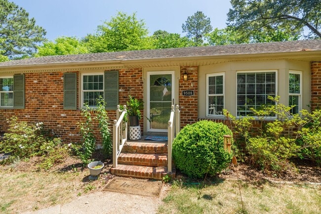 Building Photo - Beautiful Single-Level Home with In-Law Suite and Expansive Yard ***Available Early August 2026***