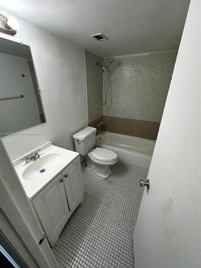 Building Photo - 496 NW 165th St