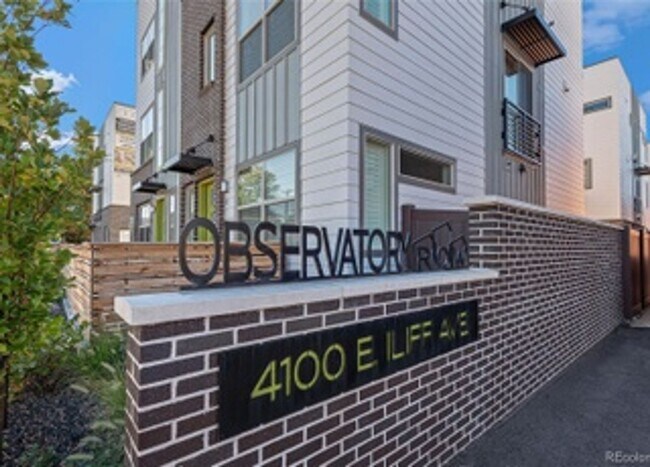 Building Photo - Beautiful Townhome in Southeast Denver