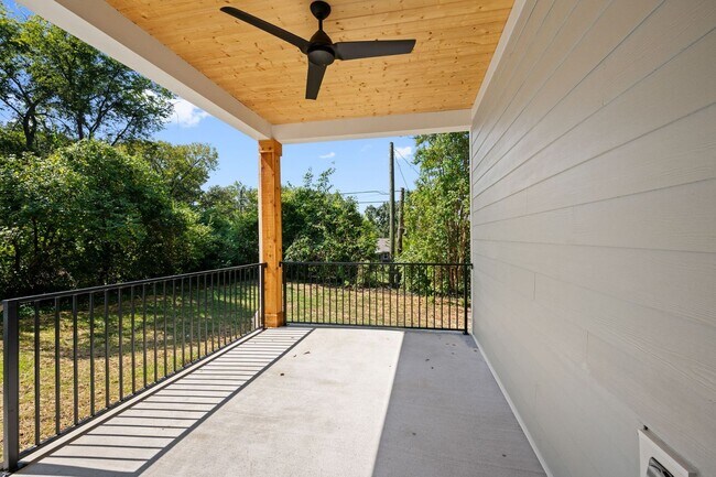 Building Photo - BRAND NEW! Spacious Nashville Home in a Qu...