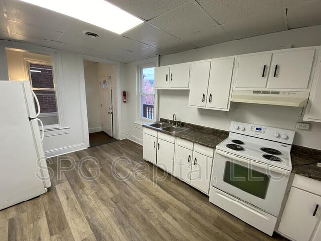 Building Photo - 233 W Jackson St