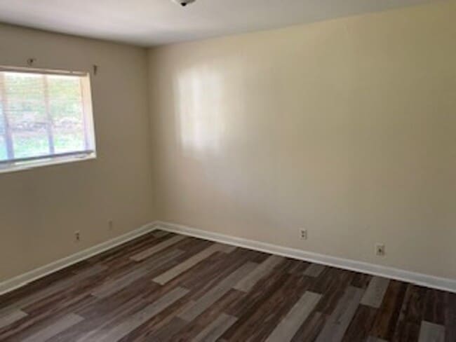 Building Photo - 3/2 Brick Home near USA campus