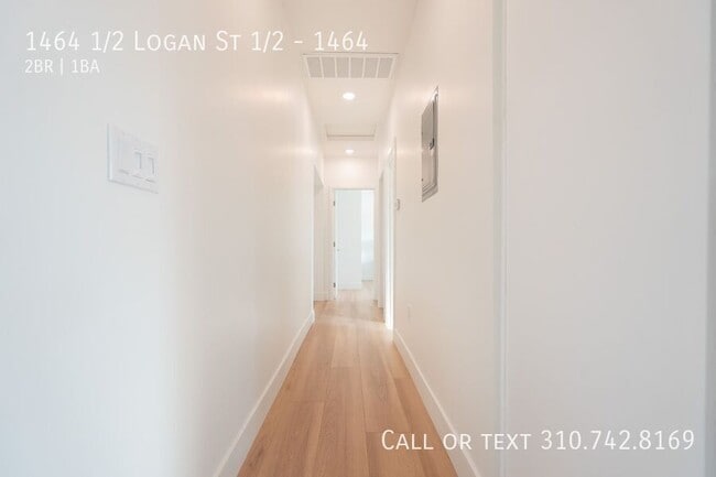 Building Photo - 1464 1/2 Logan St 1/2-1464