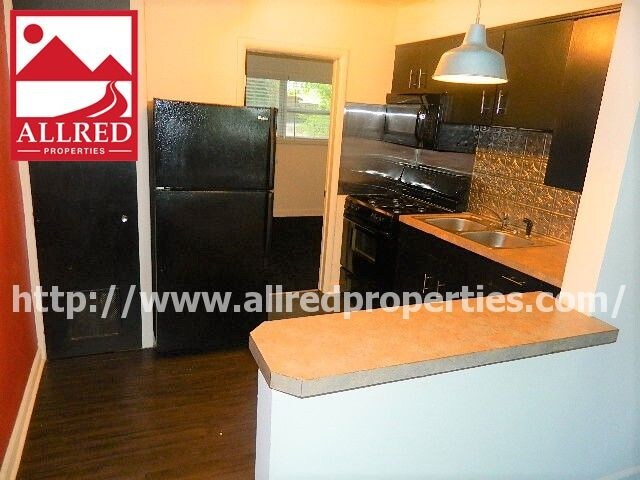 Building Photo - 621 N Leverett Ave
