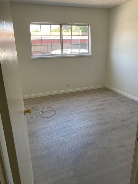 Building Photo - 6925 Whitsett Ave