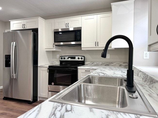 Building Photo - Charming & Fully Remodeled 2-Bed Gem – You...