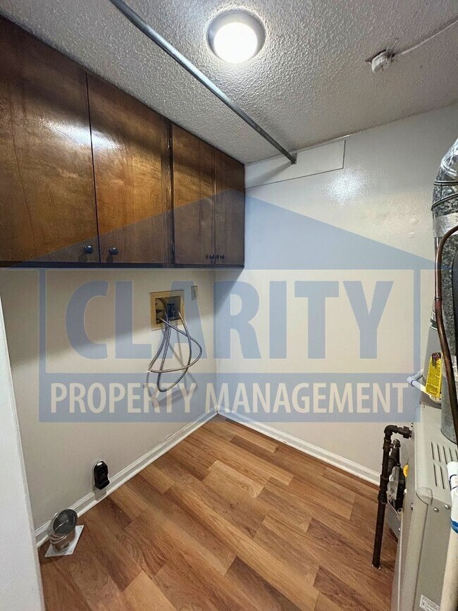 Building Photo - 206 Cliftview Dr