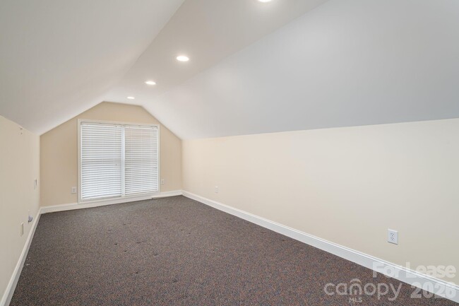 Building Photo - 4626 Little Creek Dr