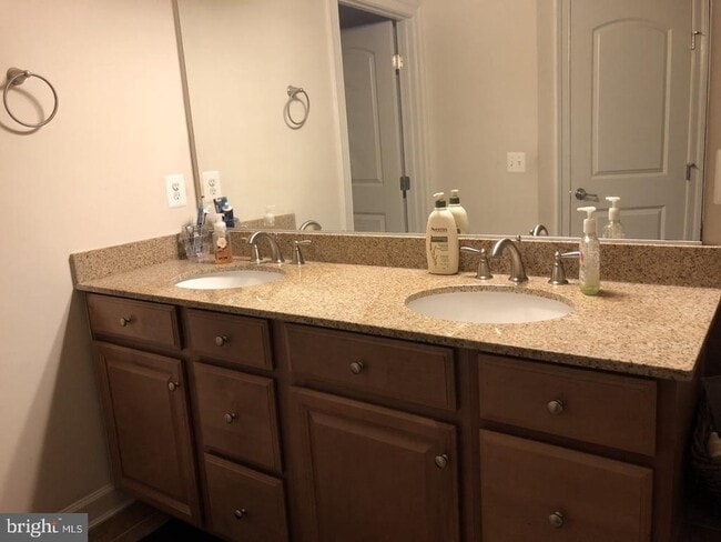 Building Photo - 44388 Foxthom Terrace