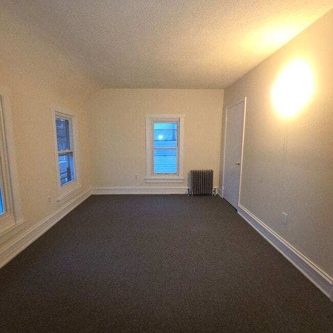 Building Photo - Renovated 3 bedroom House