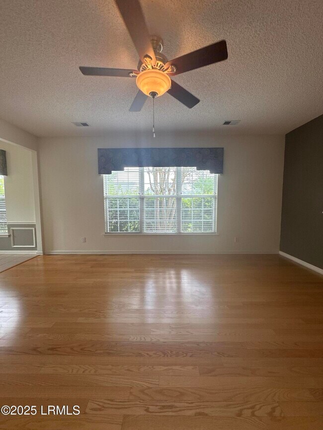 Building Photo - 1 Pomegranate Ln