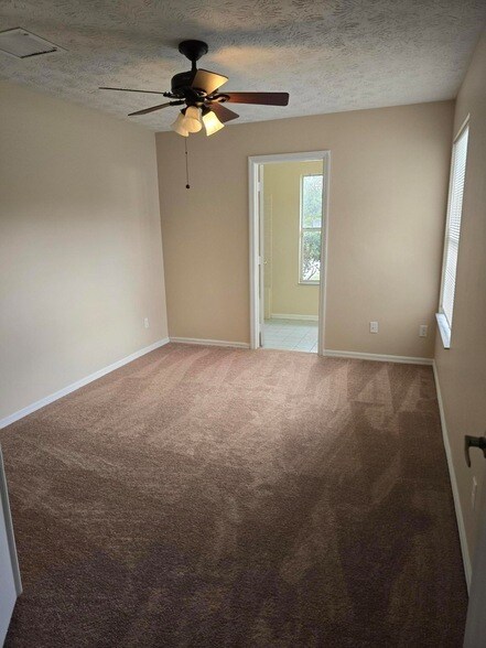 Building Photo - 2601 SE Creston Ln