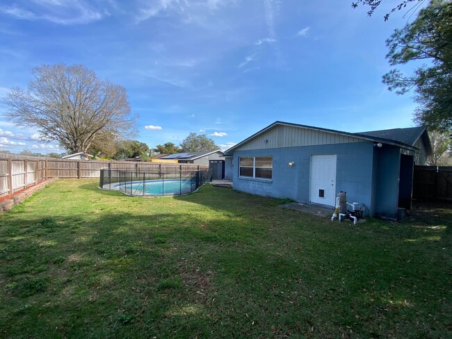 Building Photo - 3 Bedroom, 3 Bath Single Family POOL Home ...