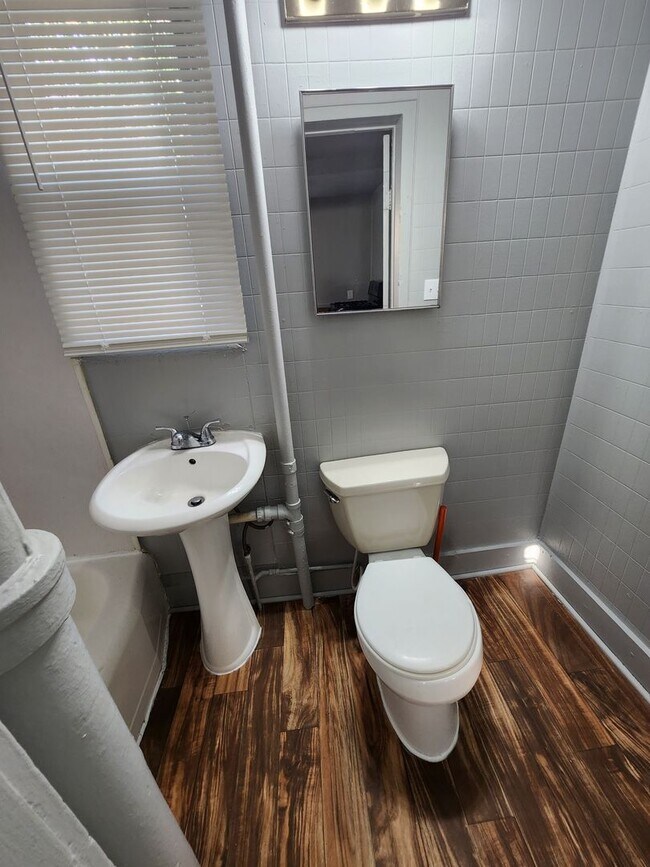 Building Photo - 1919 Castelar St