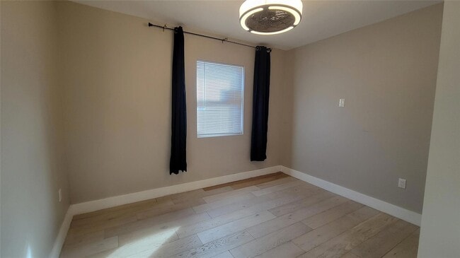 Building Photo - 512 NW 15th Terrace