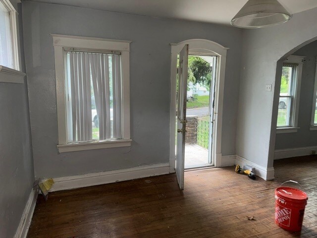 Building Photo - 3738 Sylvan Pl