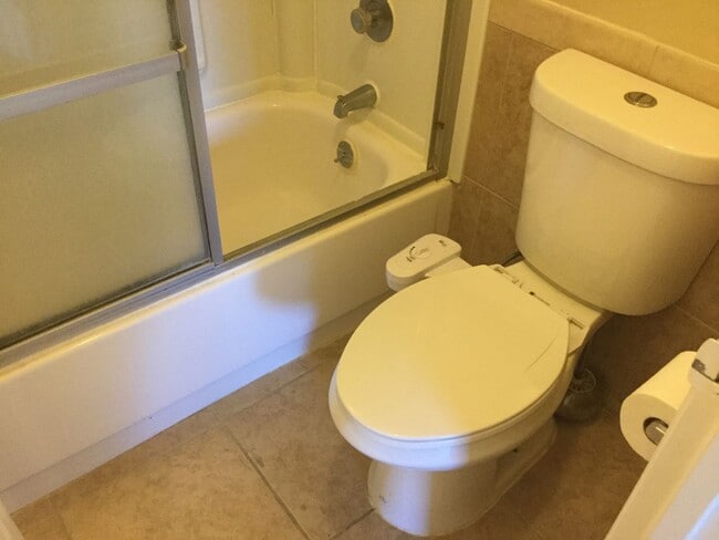 Building Photo - Cute upper-level 1bd. in Rohnert Park ~ Available NOW