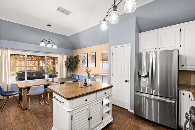 Building Photo - 324 Woodcrest Dr