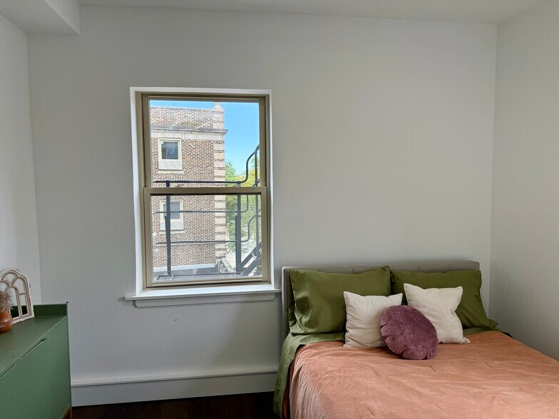 Building Photo - 5638 N Ashland Ave