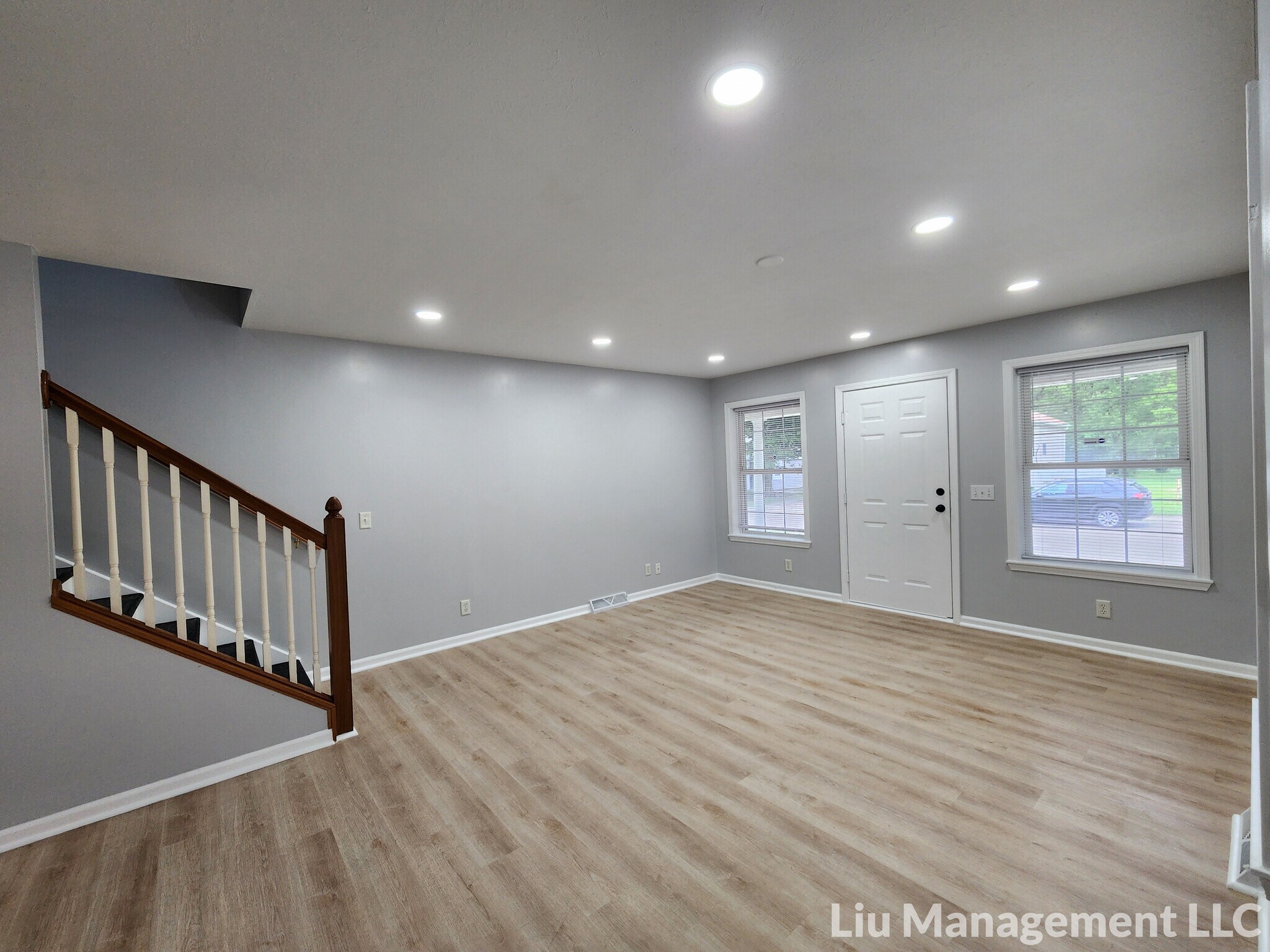 Building Photo - 1042 N Traub Ave