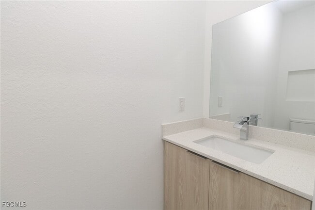 Building Photo - 1087 Rugby Cir