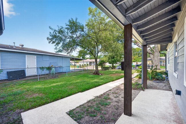 Building Photo - 5217 Pomander Rd