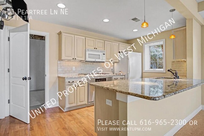 Building Photo - 51 Peartree Ln NE