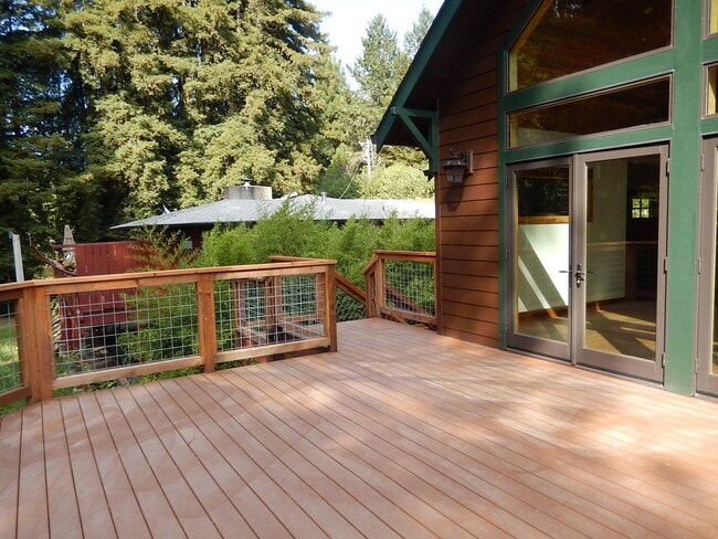 Building Photo - 1,188 Square Foot Recently built custom Cr...
