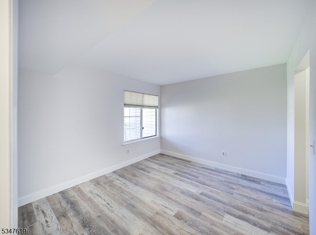 Building Photo - 7 Dunbar Ct
