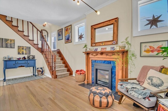 Building Photo - Charming luxury meets timeless character in the heart of West Wash Park - Available NOW!!