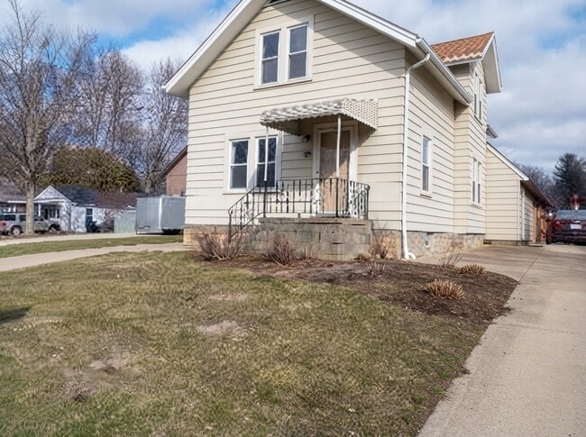 Building Photo - 247 Stratford Ave