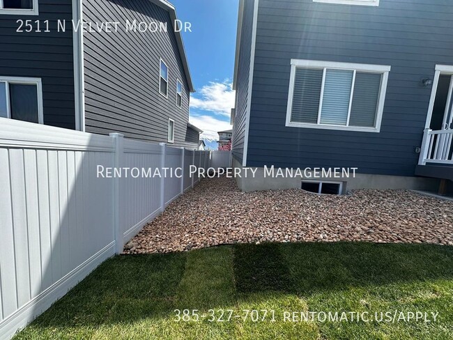 Building Photo - 2511 N Velvet Moon Dr