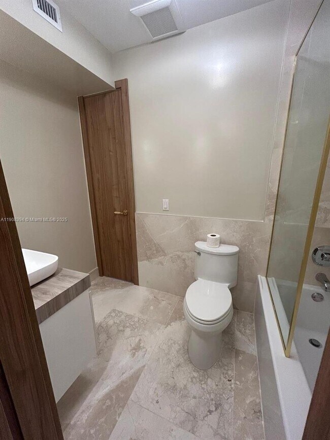 Building Photo - 1060 92nd St