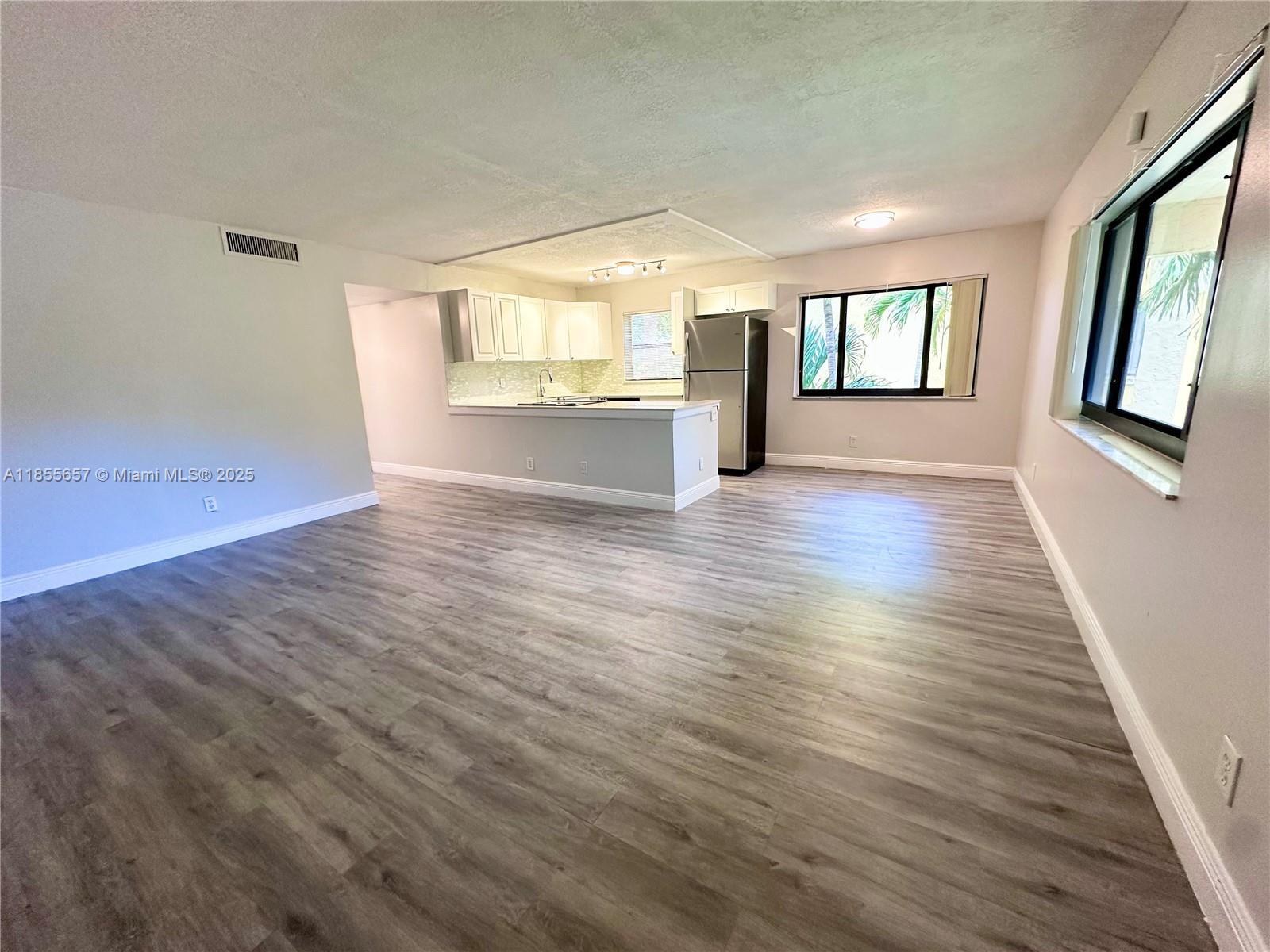 Building Photo - 120 Meadows Cir