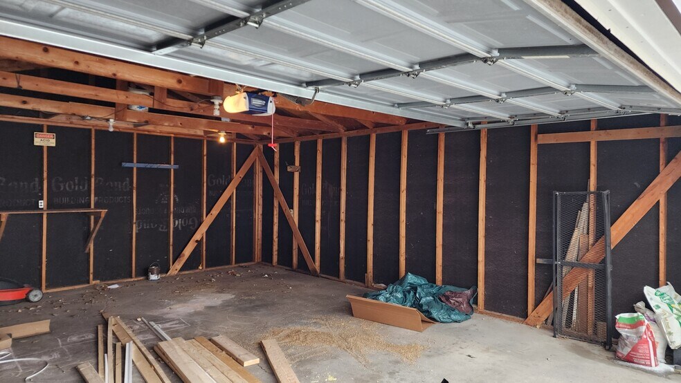 Building Photo - 1133 Country Club Dr
